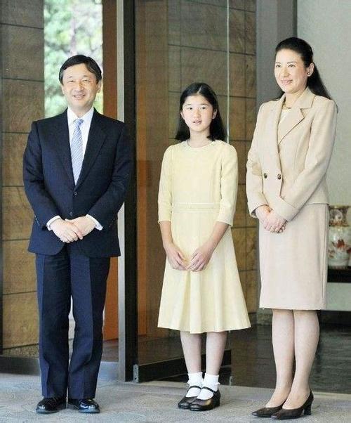 女儿膝下有钻石是谁说的