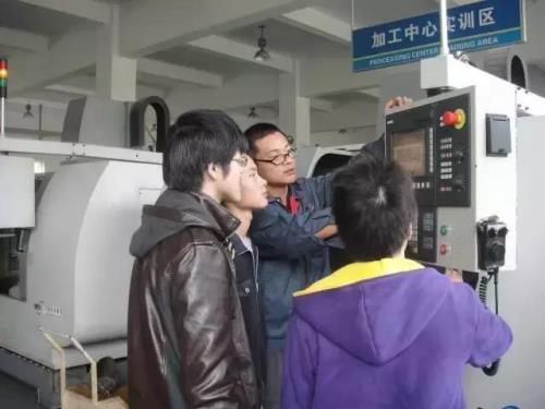 学徒学CNC编程，一般要学多久就出师