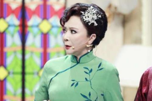 60岁蔡明身高
