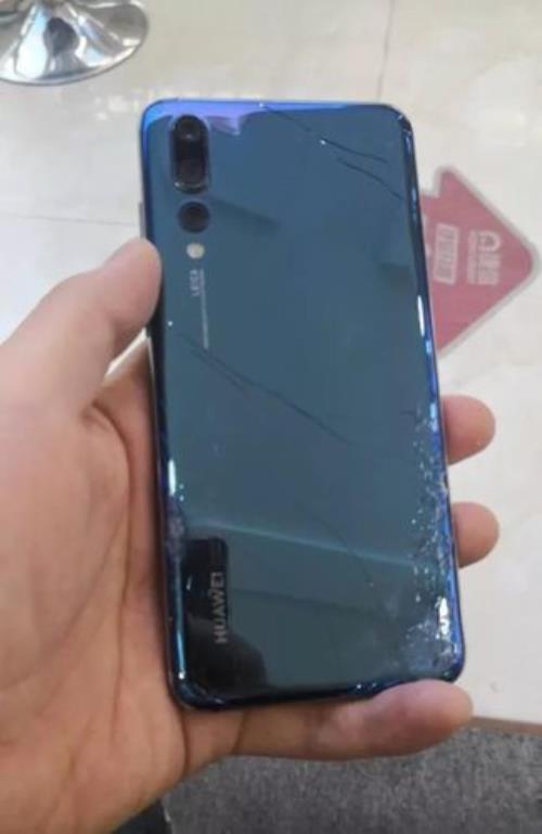 华为Mate8屏幕进水了要换屏幕吗