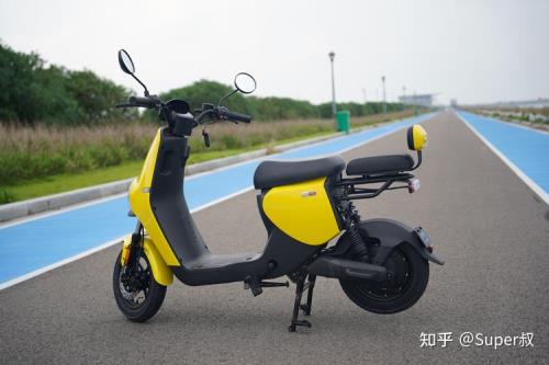 猛犸150充电盒满电后是什么颜色灯