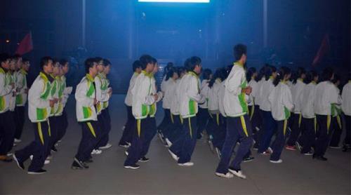 西安中考可以穿校服吗