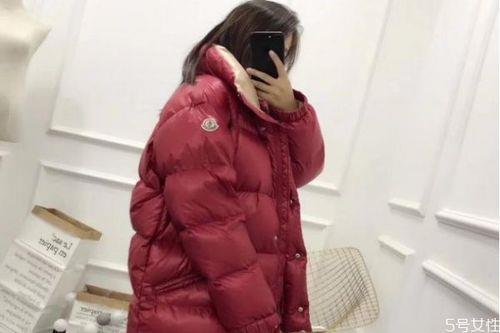白色羽绒服上沾了口红怎么去除