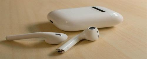 airpods1充电会亮灯吗