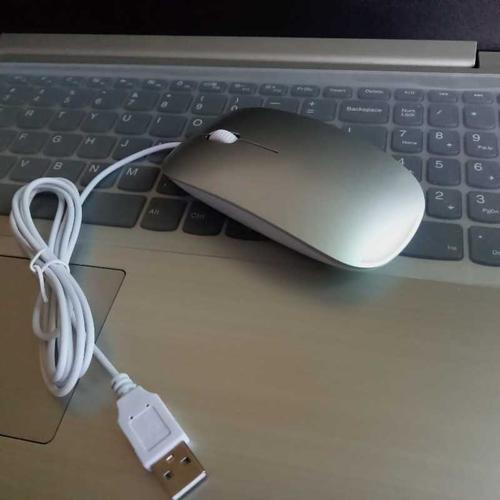 请问小米笔记本有没有配鼠标