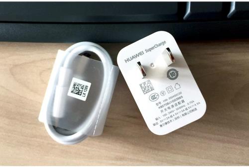 44w闪充可以充mate10