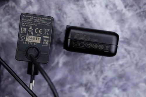 switch原装充电器可以边充边玩吗