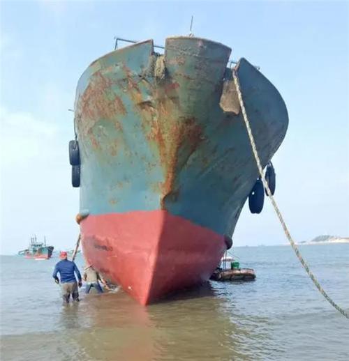 轮船底部是钢还是水泥