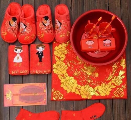 订婚男方家给女方家拿什么礼品