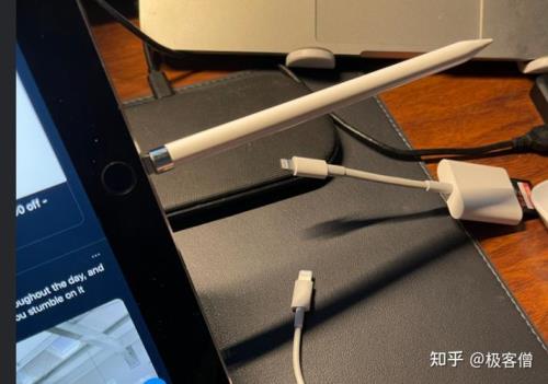 apple pencil买回来不配头吗