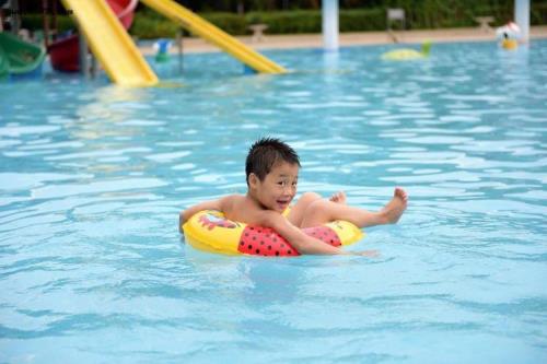 4岁小孩游泳多长时间好