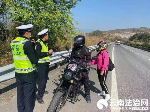 摩托车同车道超车怎么判定责任