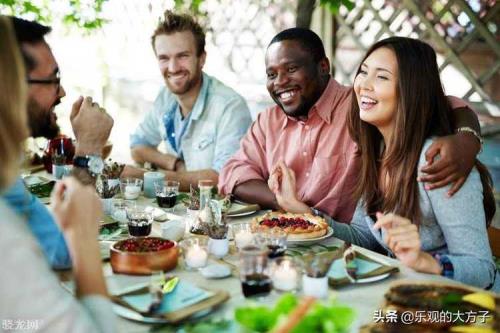 女生参加饭局心理