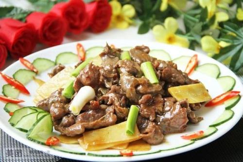 牛肉炒生葱的家常做法