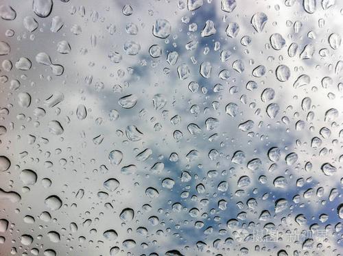 雨滴落了下来怎么扩句