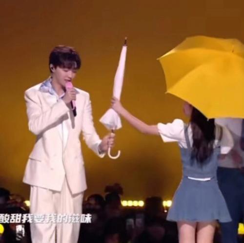 给女生送伞代表什么意思呢
