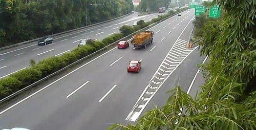 为什么车在颠簸的路跑快点