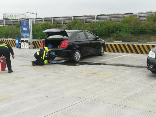 去服务区接人怎么接的