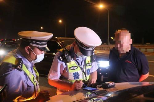 国道是否允许交警查车