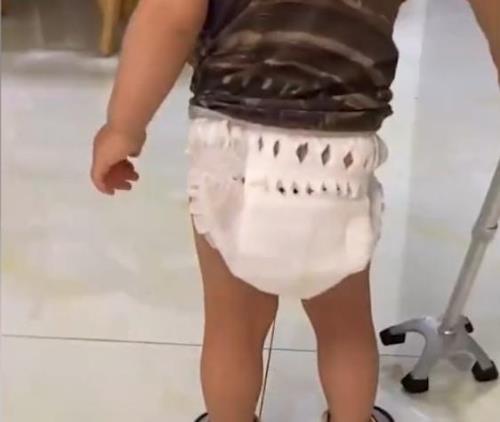女生成年为什么穿尿不湿