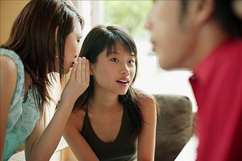 为什么女生会捂嘴说话