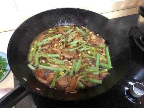 猪头肉焖面的家常做法
