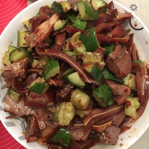 猪头肉麻汁拌黄瓜家常做法