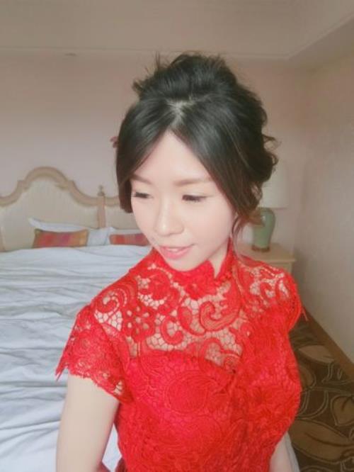 订婚那种场合，披着头发适合吗