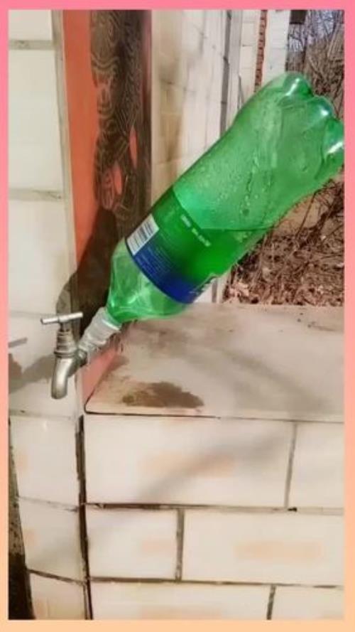 水管上放瓶子防冻原理