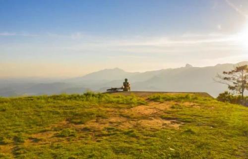 为人大气度共事敢担当解释