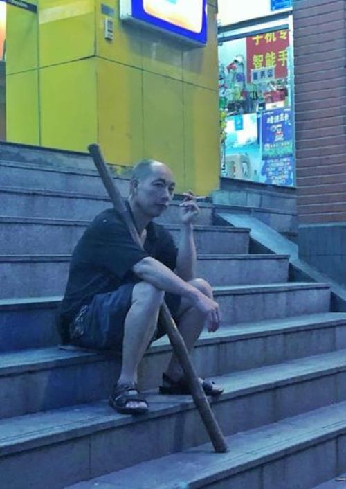 扛棒子什么意思