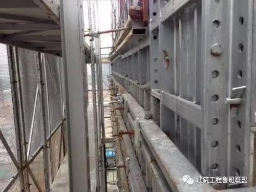 铝模垂直度怎么算