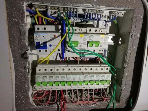 加负载就跳闸怎么解决