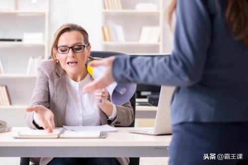 自己说话得罪人的说说