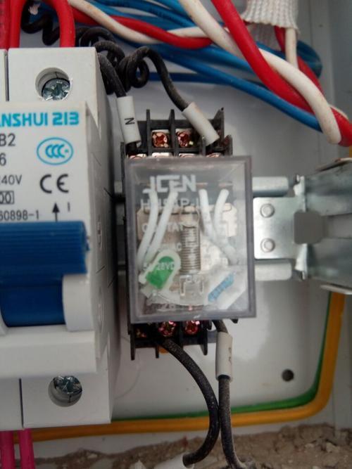 电闸是怎么接的