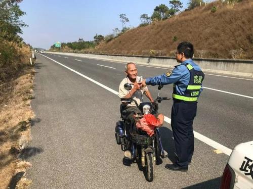 为什么摩托车喜欢在超车道逆行