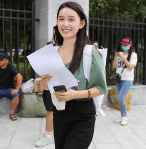 蒋依依哪个大学