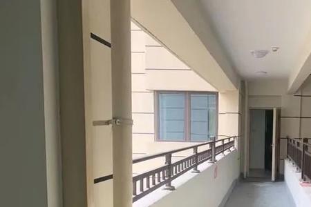 16层中间户带连廊采光好