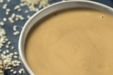 芝麻酱上面有水正常吗