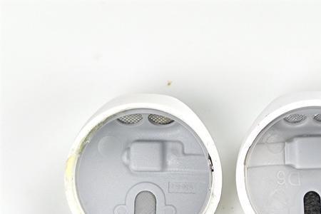 airpods磁铁位置