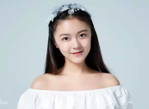 赵今麦小时候
