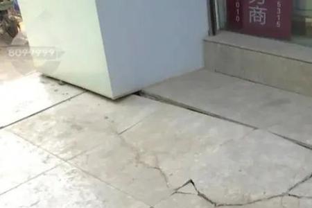 冬天地板砖裂缝鼓起是怎么回事