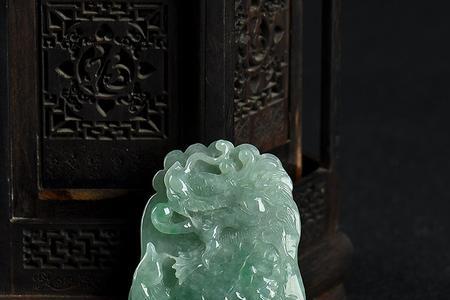 翡翠双龙鱼的寓意是什么