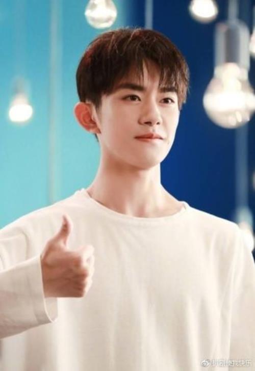 易烊千玺真名叫什么呢