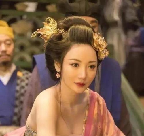 主角叫唐凡柳岩的小说