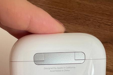 正品airpods3耳机能挂在耳机仓吗