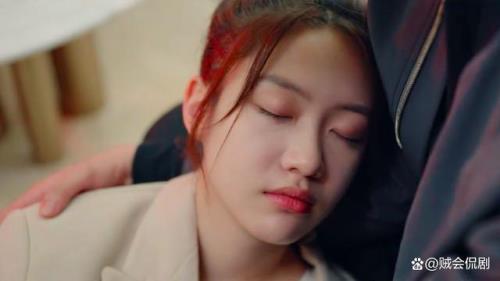 我的秘密室友女主上班的地方