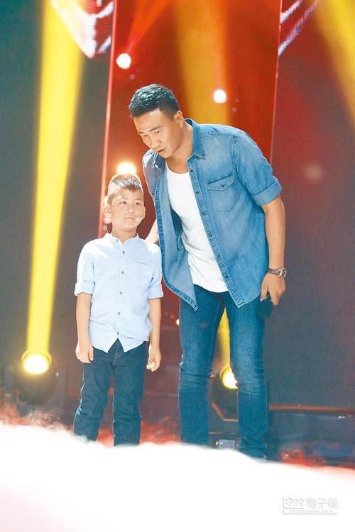 胡军儿子康康几岁