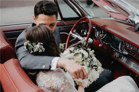 新郎来接亲时需要男方开车门吗