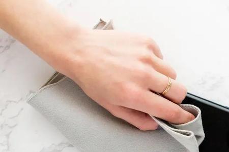 用酒精擦手机屏幕好吗